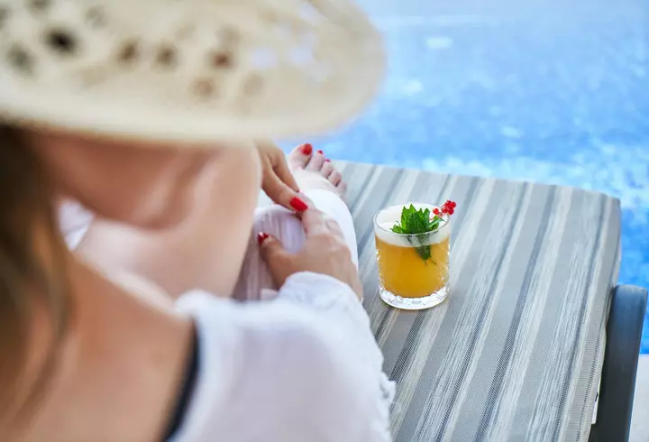 FOREO UFO ajută la refacerea pielii după expunerea îndelungată la soare