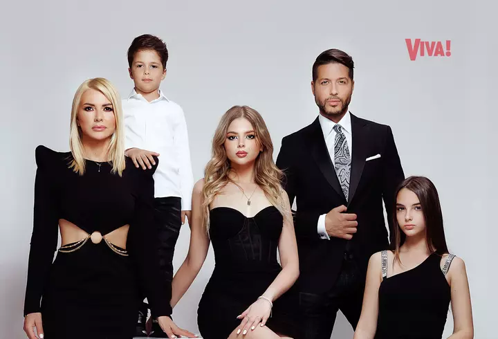 Cum arată Ramona Bădescu la 53 de ani. Vedeta a apărut într-o rochie transparentă la un eveniment