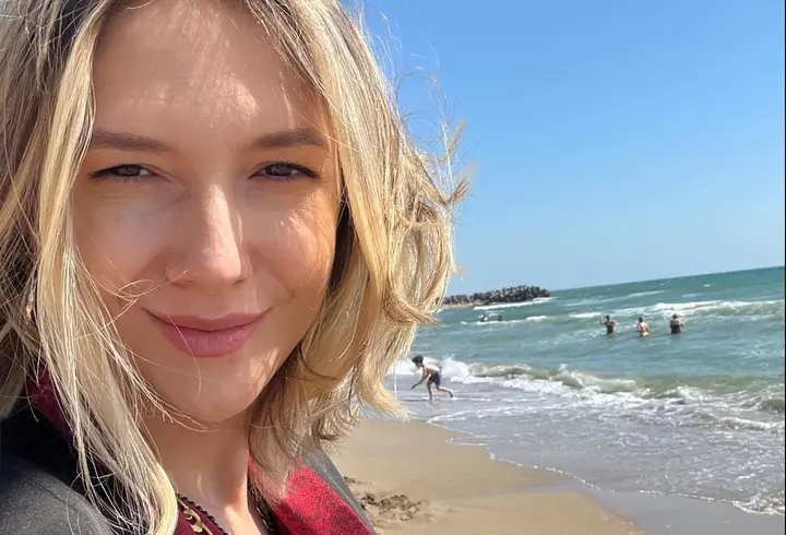 Cum arată Ramona Bădescu la 53 de ani. Vedeta a apărut într-o rochie transparentă la un eveniment