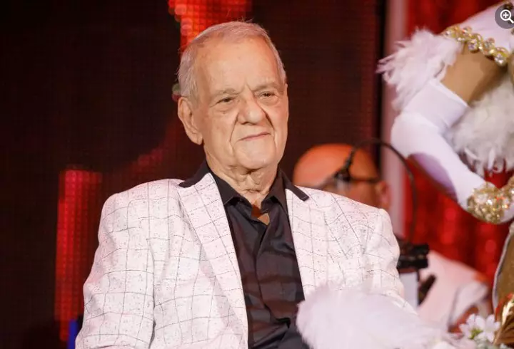 Alexandru Arșinel, decorat cu Ordinul "Crucea Bucovinei". Actorul și-a primit distincția așezat în scaun cu rotile