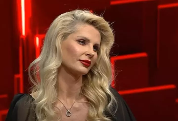 Cum arată Ramona Bădescu la 53 de ani. Vedeta a apărut într-o rochie transparentă la un eveniment