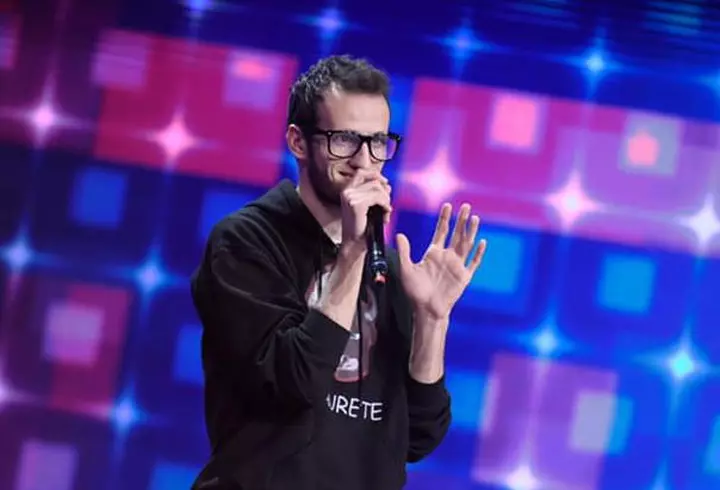 Ce obiecte a ales fiul lui Dani Oțil și al Gabrielei Prisăcariu de pe tavă, la tăierea moțului