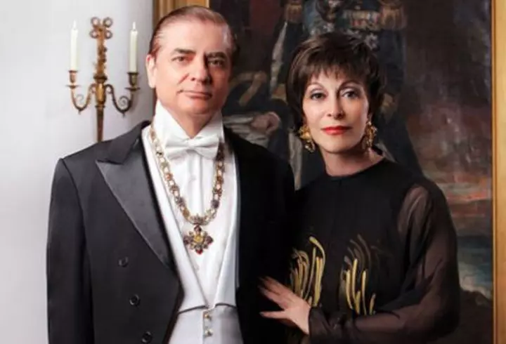 Cum s-a îmbrăcat Carmen Iohannis la balul de absolvire al elevilor săi. Prima Doamnă a purtat un accesoriu neașteptat