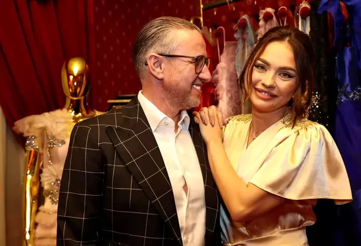 Cum arată Ramona Bădescu la 53 de ani. Vedeta a apărut într-o rochie transparentă la un eveniment