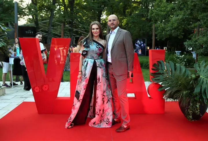 Cum arată Ramona Bădescu la 53 de ani. Vedeta a apărut într-o rochie transparentă la un eveniment