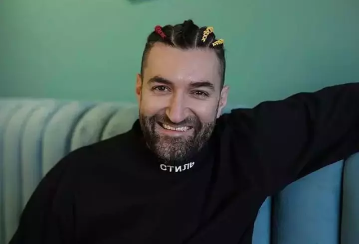 Cum s-a îmbrăcat Carmen Iohannis la balul de absolvire al elevilor săi. Prima Doamnă a purtat un accesoriu neașteptat