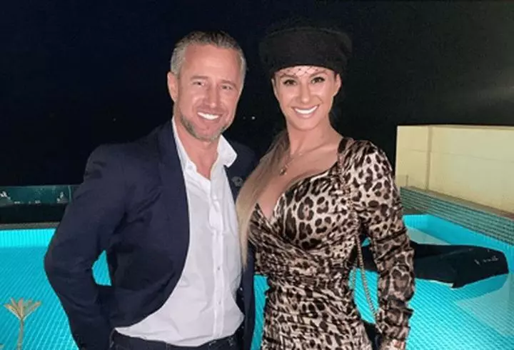 Anamaria-Prodan-a-scris-o-carte-despre-viata-ei-12