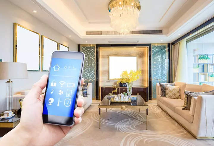 FOREO UFO ajută la refacerea pielii după expunerea îndelungată la soare