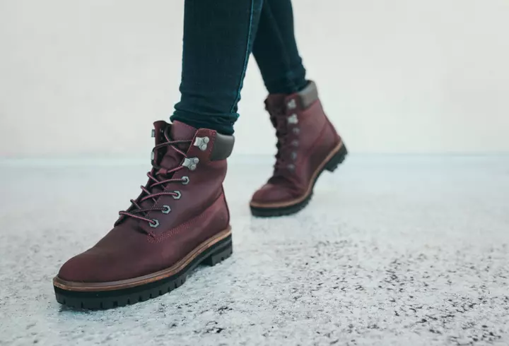 FOREO UFO ajută la refacerea pielii după expunerea îndelungată la soare