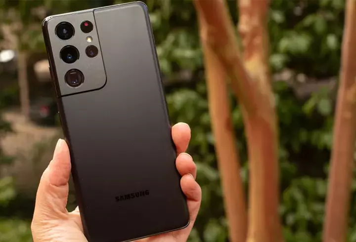 FOREO UFO ajută la refacerea pielii după expunerea îndelungată la soare