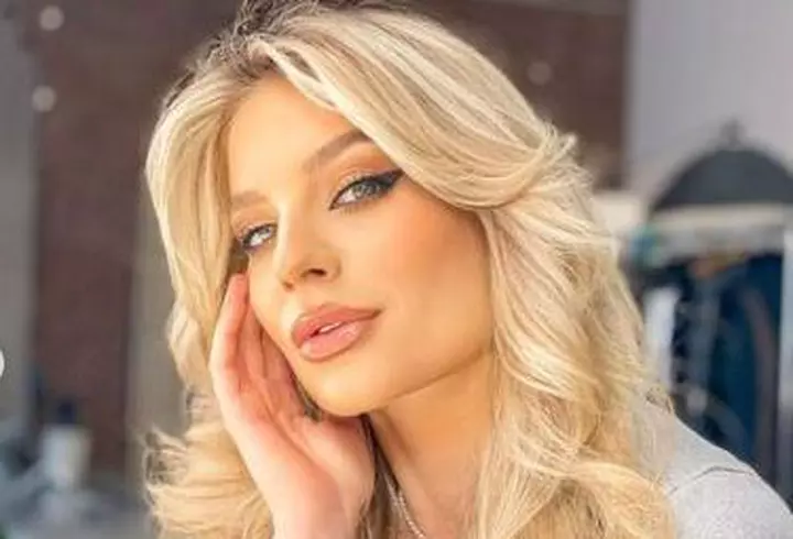 Care este numele real al lui Emily Burghelea."Dacă îți schimbi numele, îți schimbi și destinul"