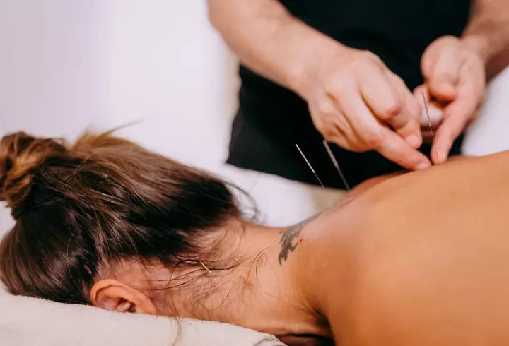 FOREO UFO ajută la refacerea pielii după expunerea îndelungată la soare