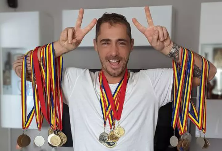 Horia Brenciu, fotografie rară alături de soție și cei patru copii: „Ai mei”