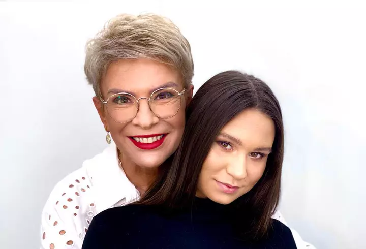 Bianca Drăgușanu și Victor Slav și-au însoțit fiica în prima zi de școală: „Am mari emoții”. Sofia, de mână cu ambii părinți