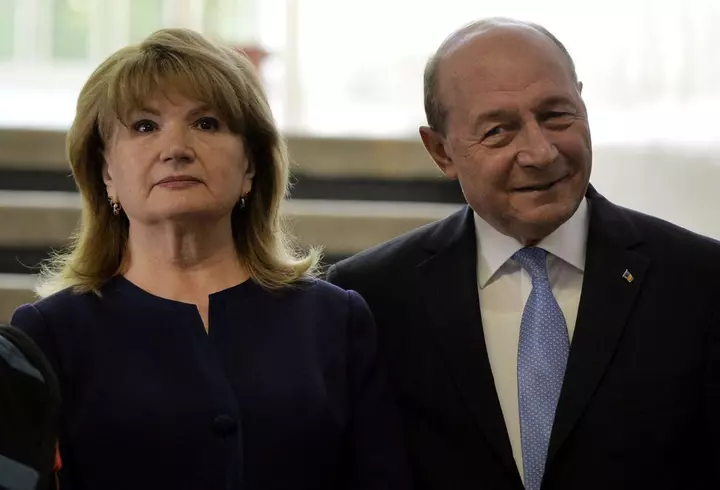 Bianca Drăgușanu și Victor Slav și-au însoțit fiica în prima zi de școală: „Am mari emoții”. Sofia, de mână cu ambii părinți