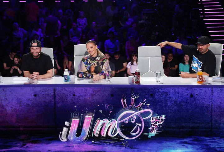 Ruby a purtat o rochie din folie alimentară la VIVA! Influencers Party 2022: "Nu există mai sustenabil de atât"