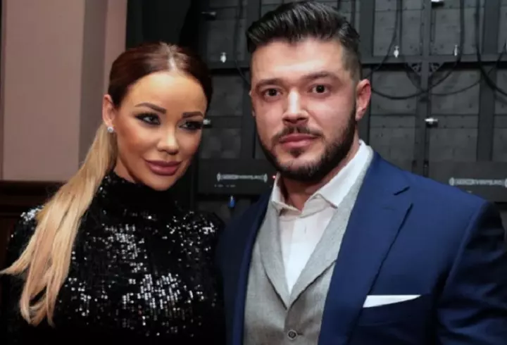 Oana Roman, ședință foto de Crăciun alături de Marius Elisei și fiica lor: "Este al 9-lea an împreună"