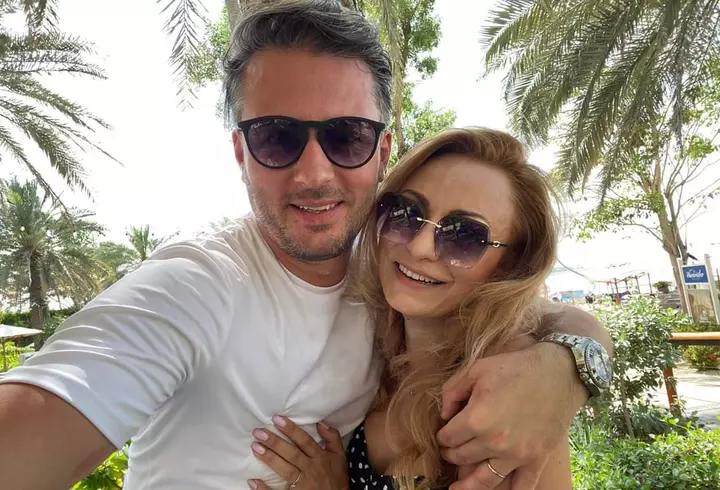 Ruby a purtat o rochie din folie alimentară la VIVA! Influencers Party 2022: "Nu există mai sustenabil de atât"