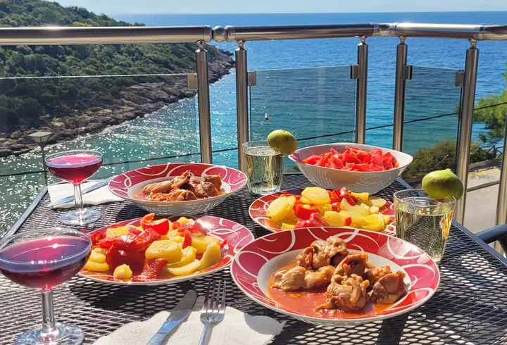 Cât costă casa natală a lui Arsenie Boca. Gigi Becali nu o mai cumpără