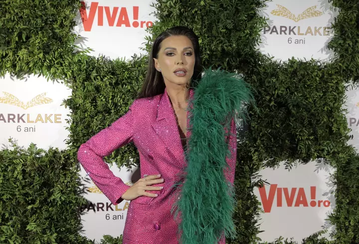 Ruby a purtat o rochie din folie alimentară la VIVA! Influencers Party 2022: "Nu există mai sustenabil de atât"