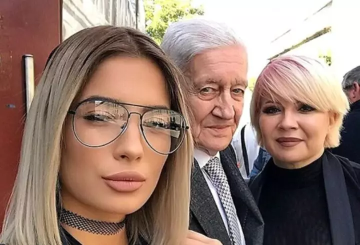 Andreea Bălan a făcut accident de mașină astăzi: "A trecut pe roșu băiatul!". Imagini de la fața locului