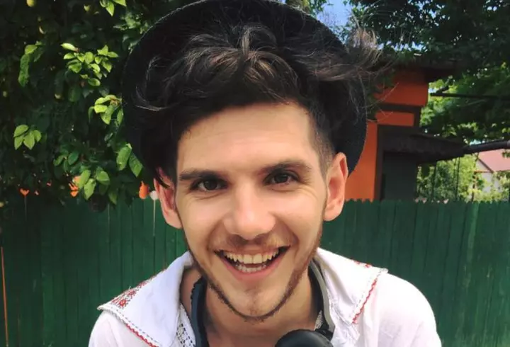 Câți bani câștigă actorul Victor Yila din cântat la nunți: „Iau cam încă un salariu lunar, ca profesor de franceză”