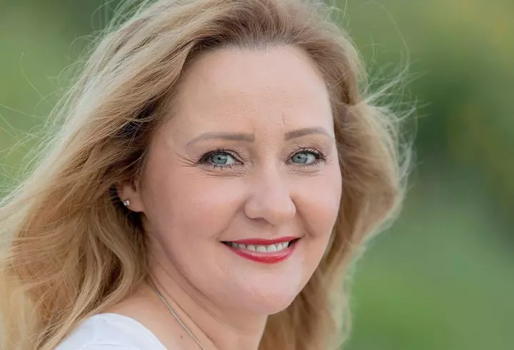 Ella Tina de la Puterea Dragostei, înșelată de fostul iubit arab chiar cu prietena pe care a primit-o în casă: "El ar lua și o găină acasă"