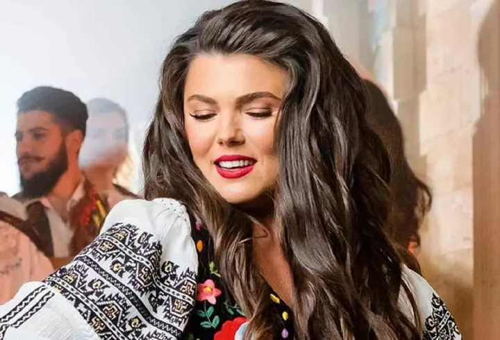 Andreea Bălan a făcut accident de mașină astăzi: "A trecut pe roșu băiatul!". Imagini de la fața locului