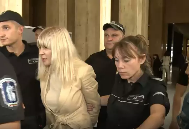 Cât costă casa natală a lui Arsenie Boca. Gigi Becali nu o mai cumpără