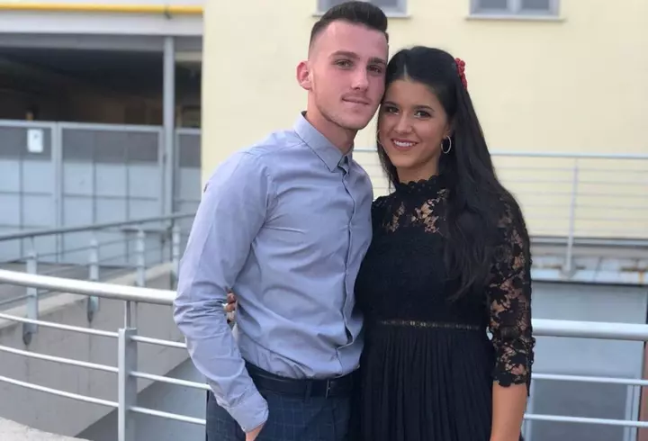 Primele imagini de la parastasul organizat de Anamaria Prodan la cimitirul Bellu, în memoria mamei sale, Ionela Prodan