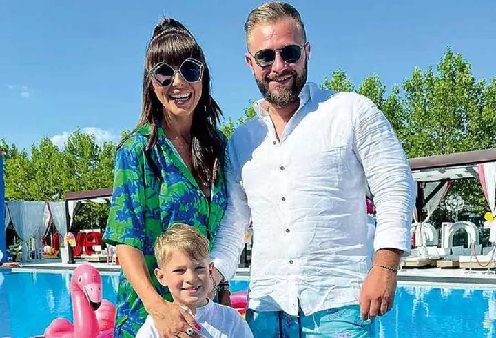 Primele imagini de la parastasul organizat de Anamaria Prodan la cimitirul Bellu, în memoria mamei sale, Ionela Prodan