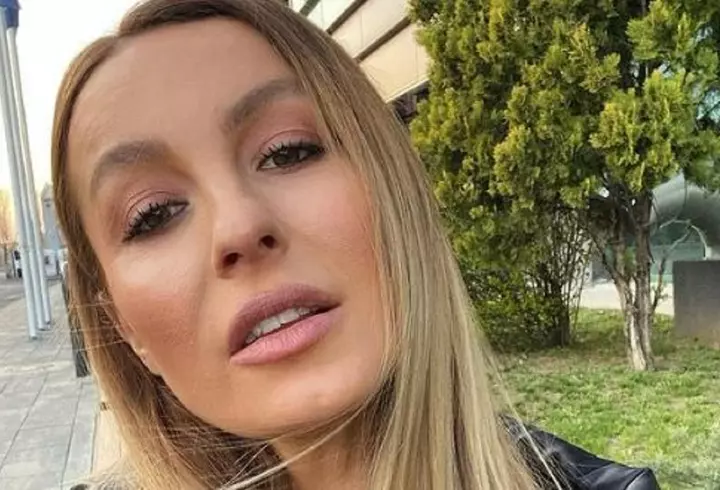 Flora Năstase, secretele unei ținute potrivite la operă: ”Nu te duci ca un pom de Crăciun! Poșeta trebuie să fie micuță, pantoful trebuie să fie...” / EXCLUSIV