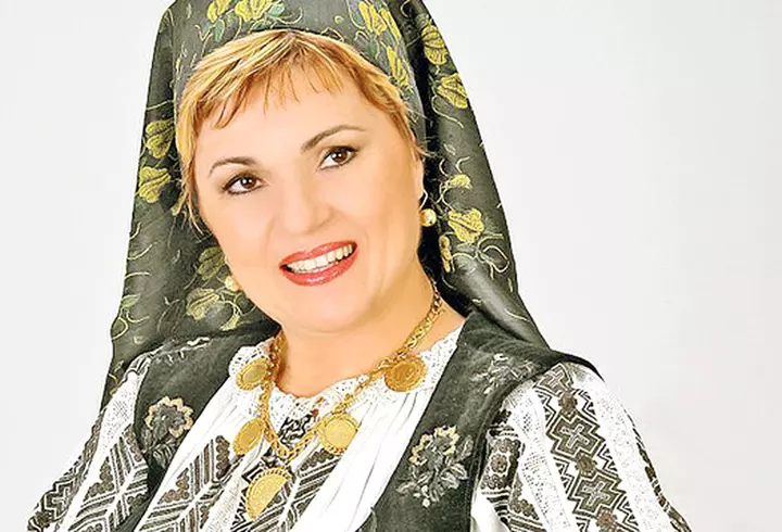 Mădălina Ghenea a dansat lasciv, doar în lenjerie intimă, pentru Sophia Loren. A postat totul pe Instagram: "Un simbol al senzualității"