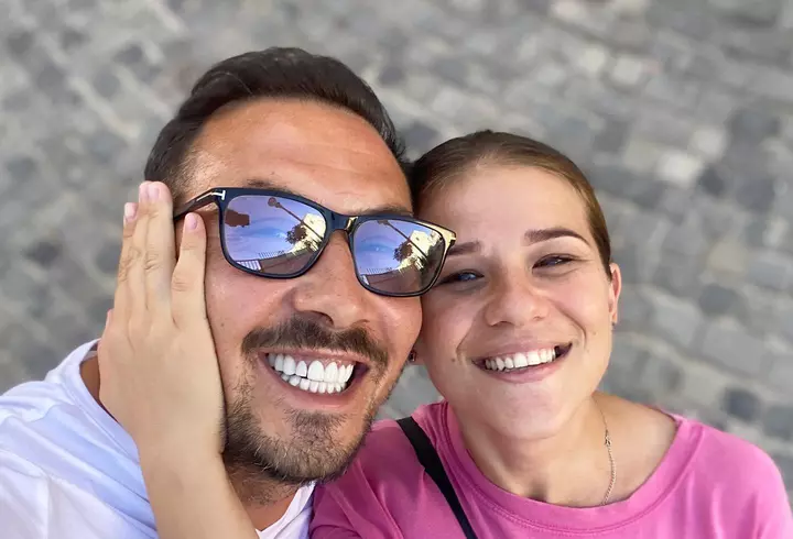 Florinel Coman și Ioana Timofeciuc și-au botezat fetița. Cine sunt nașii copilului