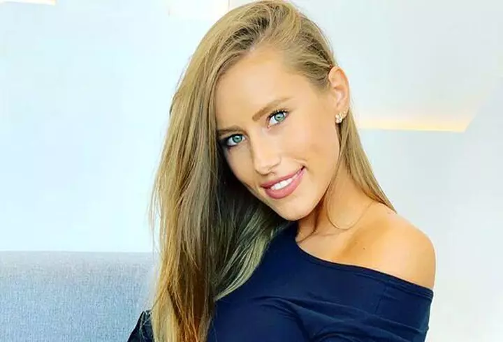 Florinel Coman și Ioana Timofeciuc și-au botezat fetița. Cine sunt nașii copilului