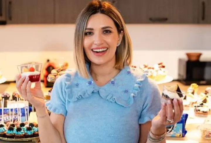 Oana Roman, ședință foto de Crăciun alături de Marius Elisei și fiica lor: "Este al 9-lea an împreună"