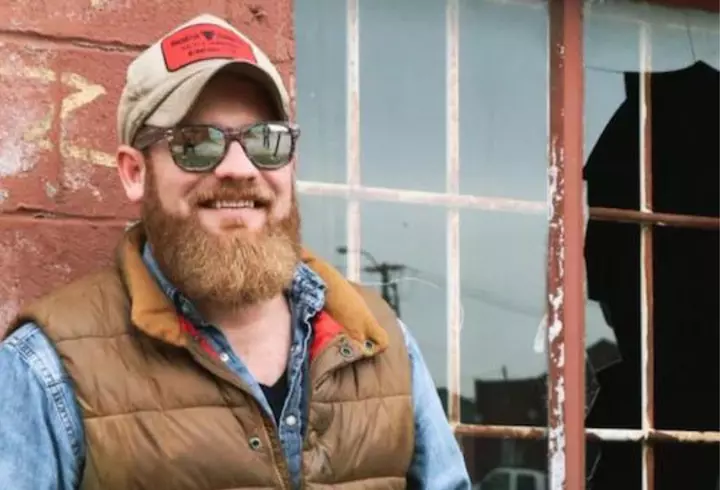 Ce făcea Corneliu Vadim Tudor în fiecare an, de 1 Decembrie: „Pentru  țara mea îmi dau viața!"