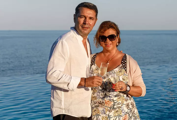 Florinel Coman și Ioana Timofeciuc și-au botezat fetița. Cine sunt nașii copilului