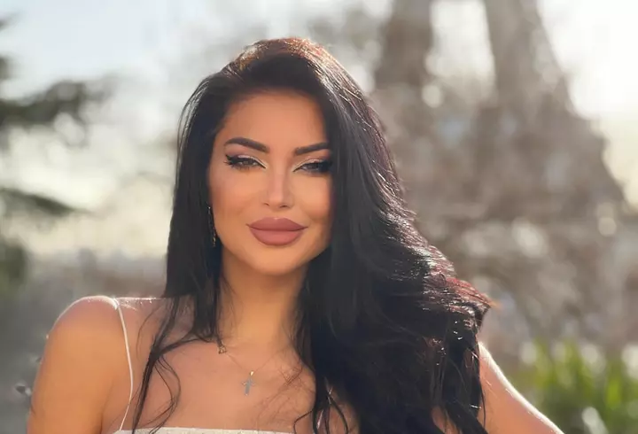 Cum arată Elena Băsescu după ce s-a spus că ar fi exagerat cu operațiile estetice