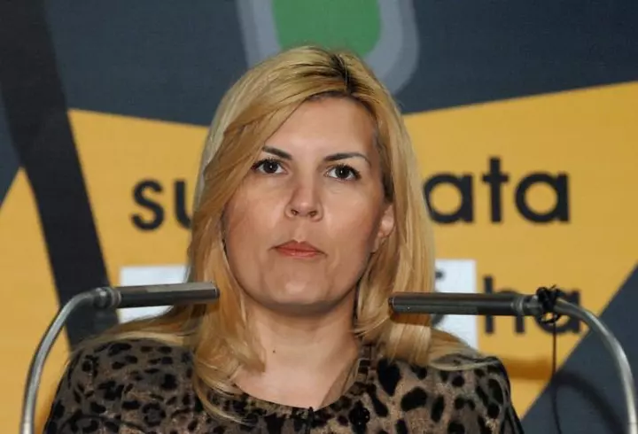 Cum arată Elena Băsescu după ce s-a spus că ar fi exagerat cu operațiile estetice