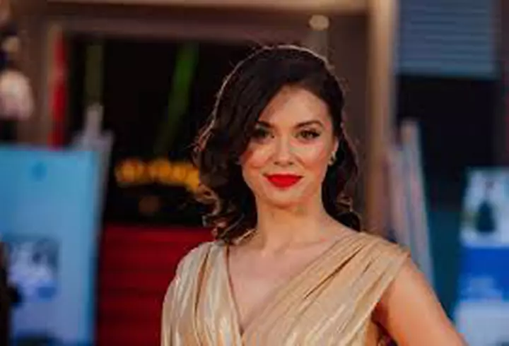 Oana Roman, ședință foto de Crăciun alături de Marius Elisei și fiica lor: "Este al 9-lea an împreună"