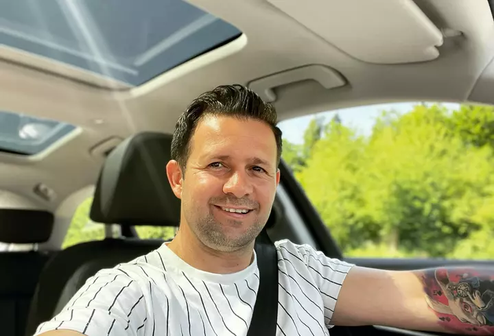 Cătălin Botezatu și-a făcut cadou de ziua lui o mașină de lux cu interiorul roz: ”Mi-o doream enorm”