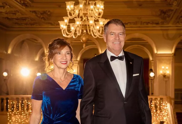 Pique, filmat alături de noua iubită, înainte să se despartă oficial de Shakira. Imaginile care l-au dat de gol