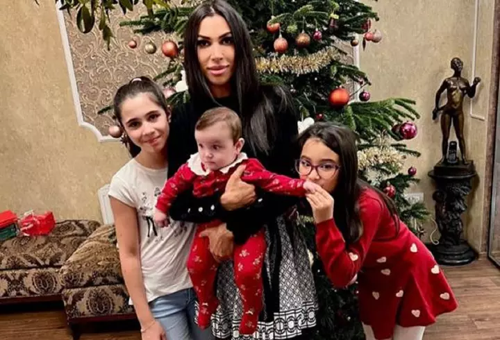 „Peste cadavrul meu”. Narcisa Suciu nu a acceptat ca tatăl ei să-și refacă viața, după moartea mamei