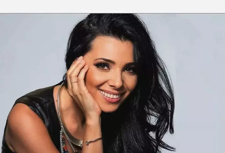 Oana Roman, ședință foto de Crăciun alături de Marius Elisei și fiica lor: "Este al 9-lea an împreună"