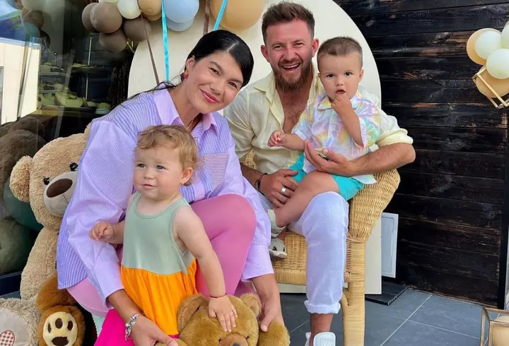 Corina Caragea s-a mutat în casă nouă și a dezvăluit cu cine a împodobit bradul: "E un vis împlinit"