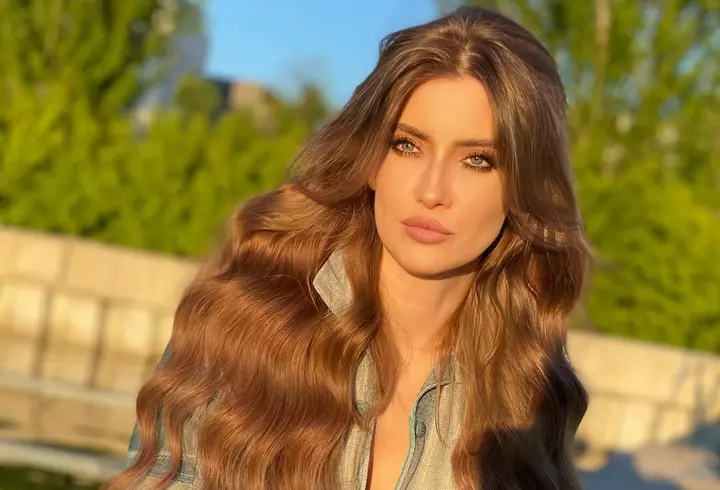 „Peste cadavrul meu”. Narcisa Suciu nu a acceptat ca tatăl ei să-și refacă viața, după moartea mamei