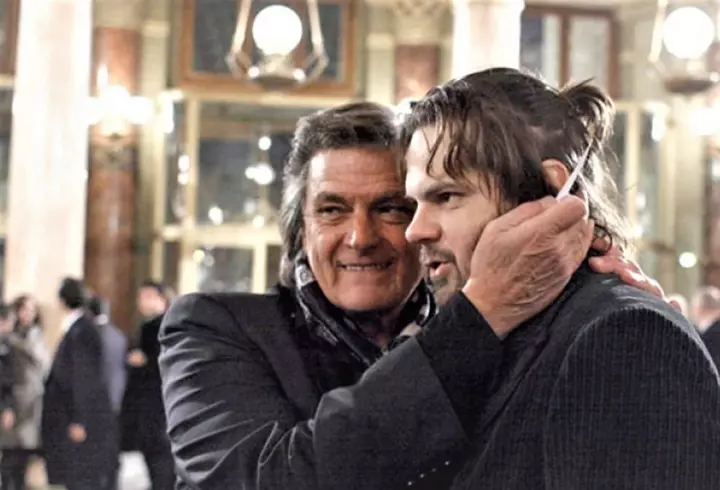 Oana Roman, ședință foto de Crăciun alături de Marius Elisei și fiica lor: "Este al 9-lea an împreună"