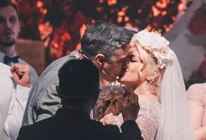 „Peste cadavrul meu”. Narcisa Suciu nu a acceptat ca tatăl ei să-și refacă viața, după moartea mamei