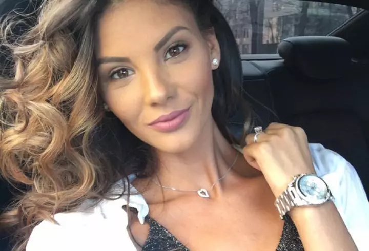 Oana Roman, ședință foto de Crăciun alături de Marius Elisei și fiica lor: "Este al 9-lea an împreună"